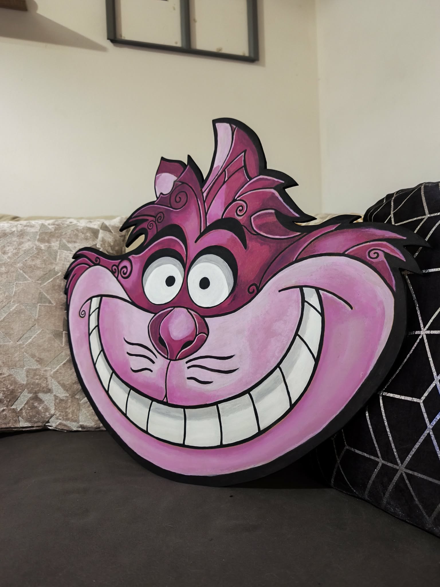Tête du chat Cheshire en bois – Image 5