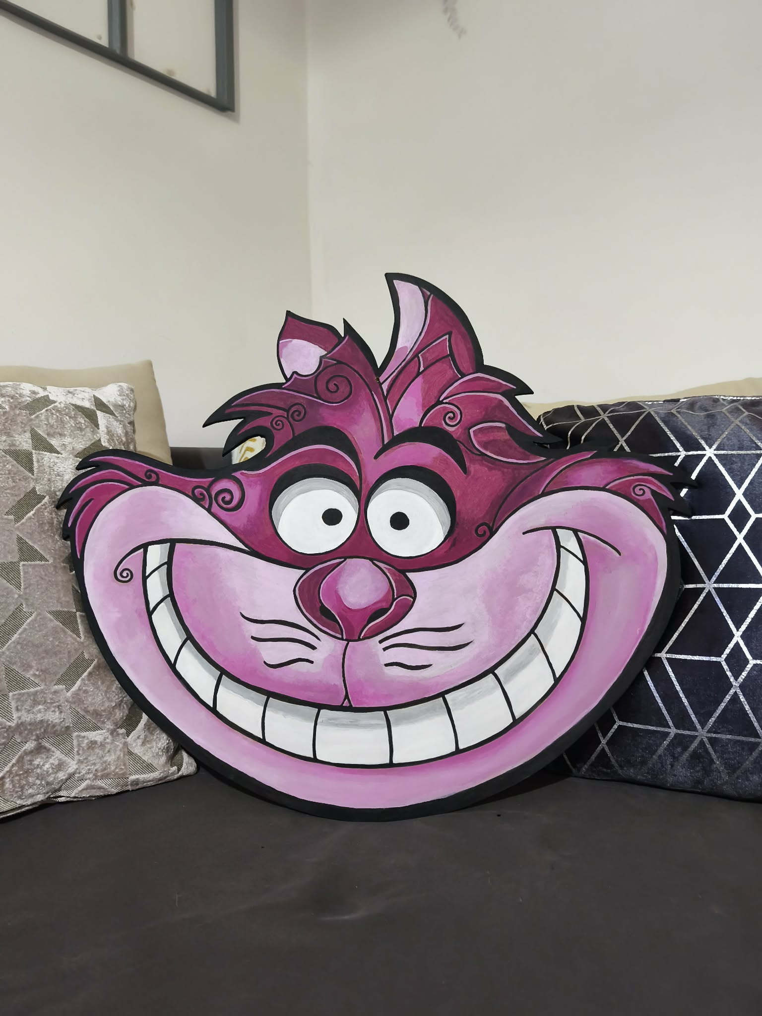Tête du chat Cheshire en bois – Image 3