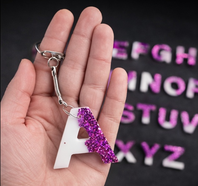 Porte cles initiales rose pailleté et blanc