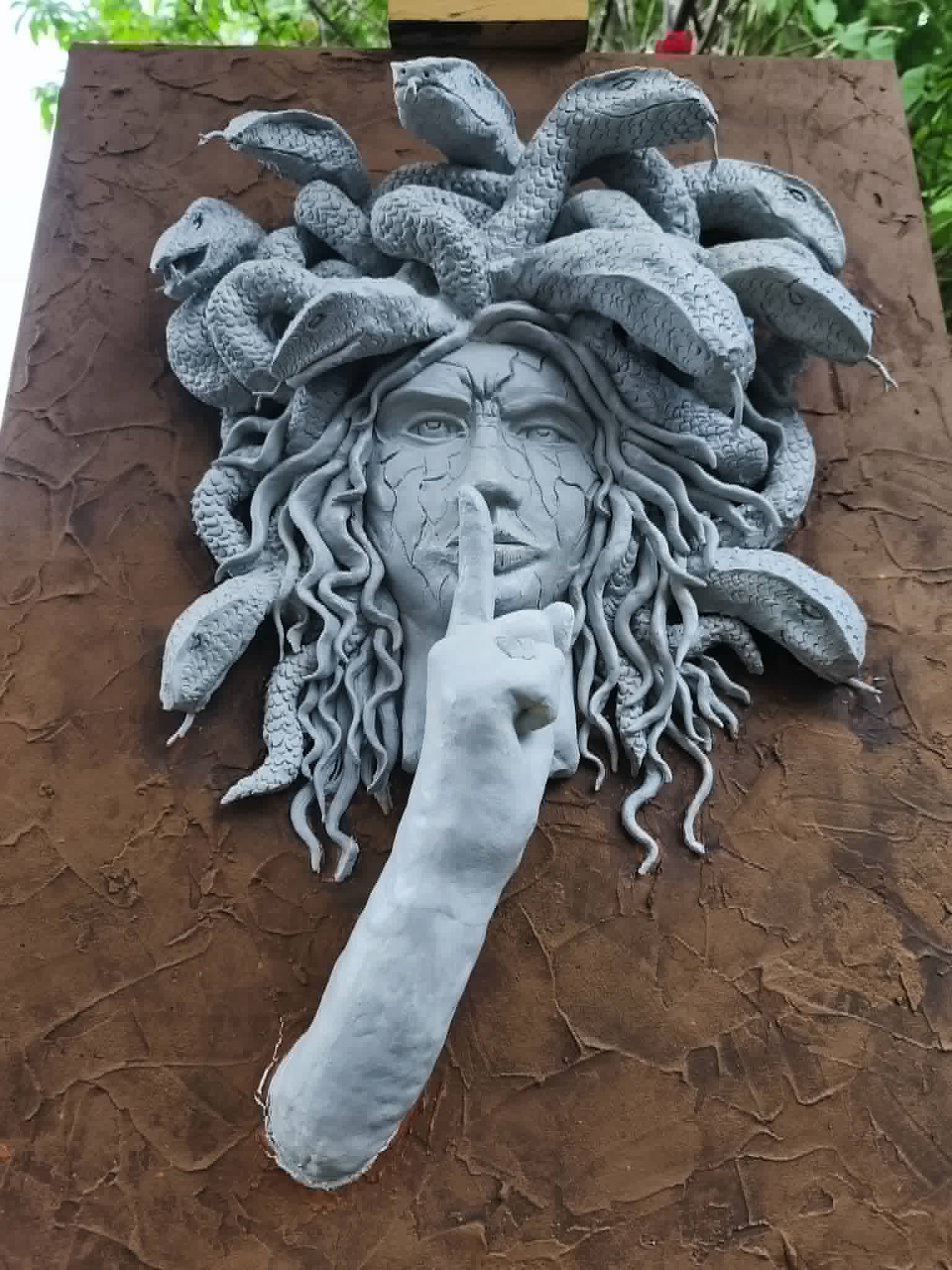 Sculpture sur toile "Nous toutes" – Image 4