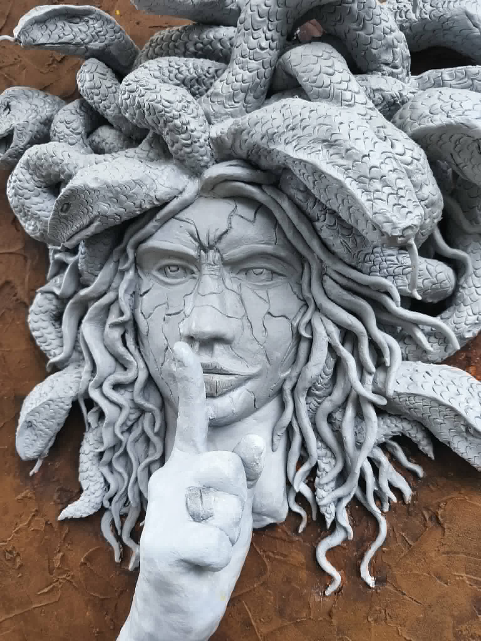 Sculpture sur toile "Nous toutes" – Image 5